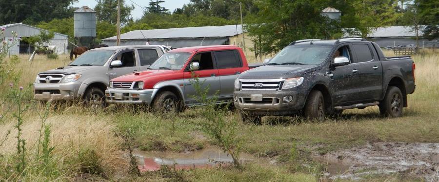 Introducción al mundo 4x4 y su historia Comparativa de los vehículos de la marca Conducción Off Road: consejos y tips Posición de manejo Conducción en ruta y asfalto  Conducción en tierra, piedras y polvo Conducción en barro Conducción en arena Conducción en pendiente Conducción en vadeos Conducción en nieve y hielo l200 mitsubishi l-200 hilux toyota ford ranger  ford offroad club ford ranger nueva ranger t6 kuga ecosport caravana pinamar cariló curso oficial concesionario ford parador ovalo 4WD Powershift automatica turbodiesel medanos travesía nocturna base off road pinamar norte la deriva raza fuerte caravana ranger Test Drives  Punta del Este, Pinamar, Cariló, Mar del Plata, Villa Carlos Paz y centros turísticos de Córdoba con stands, test drive, eventos especiales Adventure Locker Ford Kinetic Summer Attraction Toyota Luxury Adventure CURSO DE MANEJO SEGURO dirigido a los particulares que han comprado su 4x4 