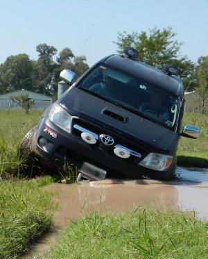 Toyota Luxury Adventure CURSO DE MANEJO SEGURO dirigido a los particulares que han comprado su 4x4 