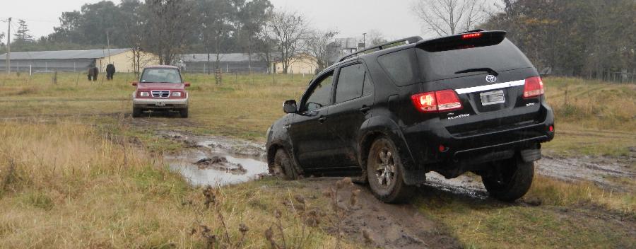 Toyota Luxury Adventure CURSO DE MANEJO SEGURO dirigido a los particulares que han comprado su 4x4 