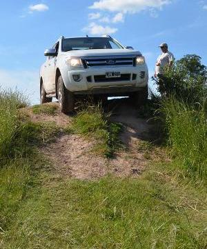 Introducción al mundo 4x4 y su historia Comparativa de los vehículos de la marca Conducción Off Road: consejos y tips Posición de manejo Conducción en ruta y asfalto  Conducción en tierra, piedras y polvo Conducción en barro Conducción en arena Conducción en pendiente Conducción en vadeos Conducción en nieve y hielo ford offroad club ford ranger nueva ranger t6 kuga ecosport caravana pinamar cariló curso oficial concesionario ford parador ovalo 4WD Powershift automatica turbodiesel medanos travesía nocturna base off road pinamar norte la deriva raza fuerte caravana ranger Test Drives  Punta del Este, Pinamar, Cariló, Mar del Plata, Villa Carlos Paz y centros turísticos de Córdoba con stands, test drive, eventos especiales Adventure Locker Ford Kinetic Summer Attraction