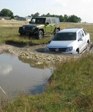 Introducción al mundo 4x4 y su historia Comparativa de los vehículos de la marca Conducción Off Road: consejos y tips Posición de manejo Conducción en ruta y asfalto  Conducción en tierra, piedras y polvo Conducción en barro Conducción en arena Conducción en pendiente Conducción en vadeos Conducción en nieve y hielo