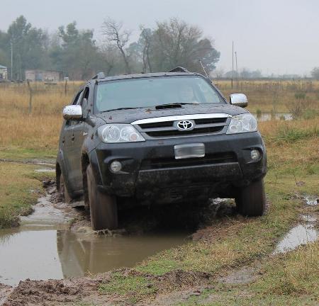 Toyota Luxury Adventure CURSO DE MANEJO SEGURO dirigido a los particulares que han comprado su 4x4 