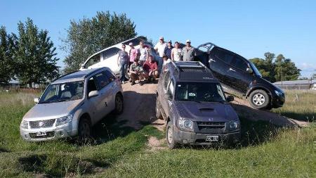 vw amarok arawak pilar nacho ignacio roviralta campana cardales waypoint 4x4 cardales4x4 buffet servicios geotrack frontera offroad elgarage 4x4 zonda 4x4 tierra negra waypoint4x4 bigtoys arb argentina disfrutar el día como baños con duchas, servicios de bebidas, parrilla, mesas, sillas y sectores de reparo.