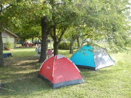 iniciarse al campamento, base, acampada, camping, acampar, camper, refugio, dormi, donde dormir,  cabaña, hospedaje, donde hospedarse, hotel barato, ambiente, sala de maquinas, exclusivo, exclusividad, camping de lujo, glamping argentina, relax, relajarse, relajacion, siesta, tranquilidad, sosiego, estancia, pasto, aire, acondicionado, desayuno, mate en la cama, pileta, sombrilla, colchoneta inflable, fin de semana, week end, sabado, domingo, feriado, fin de semana largo, feriado puente, salida, parejas, turismo rural, viaje, viajecito escapada, viajeta, cerca, capital, pocos km, costa atlantica, autopista zona sur, lobos, cañuelas, san miguel del monte, uribelarrea, udaondo abott, campo, fogon, bolsa de dormir, linternas, mosquitero, pesca, paseos en globo, planeadores, alquiler cuatriciclos, cabalgatas, cabalgar, caballos, parque4x4, smata, maximo paz, vicente casares, ezeiza, horno de barro, asado, amigos, familia, chicos chicos, pequeños, primera experiencia, naturaleza, verde, salir a pescar, hacer un fueguito, leer un libro, tranquilo, hamaca, paraguaya, siesta en los arboles, pastos altos, fogon, parrilla, disco de arado, deportes aventura, escapar de la rutina, quincho, juegos para chicos, escaladores, atardecer, niebla, abierto todo el año, atendido por sus dueños, ropa de cama, frazadas, mangrullo, reposeras, pic-nic, pic nic, campestre, atardecer, pajaros, chacra, las primorosas, chacras del alba, termas del salado, esculturas al aire libre, sala de maquinas, parque 4x4 conduccion defensiva, 4x4 y atv cuatris bosques, pasar el dia, dia de campo, 