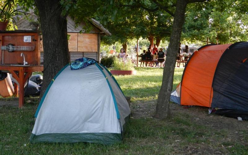 Campamento, cañuelas, acampar, escuelas, camping, educativo, grupo de chicos, salida educativa, exclusivo, fin de semana, pocos km, ezeiza, iniciarse al campamento, base, acampada, camping, acampar, cerca, capital, pocos km, lobos, cañuelas, san miguel del monte, uribelarrea, udaondo abott, campo, fogon, rustico, scouts, alquiler carpas, bolsa de dormir, linternas, parque4x4, smata, maximo paz, vicente casares, ezeiza, horno de barro, familia, chicos chicos, pequeños, primera experiencia, naturaleza, verde, salir, arboleda, quincho cerrado, seguridad, iluminación, fogón, parrilla, deportes aventura, quincho, juegos para chicos, juegos trepadores, casa en el árbol, escaladores, campestre, atardecer, la tranquera, general rodriguez, escuela de gimnasia, profesores, sevicios, viaje educativo, bosque, experiencia educativa, pileta, piscina, tobogan inflable, pelotero, mancha, deportes, cancha, futbol, voley, paseo nocturno, en caso de lluvia, transporte escolar, micro de alquiler, maestros de escuela, colegios, educación privada, viaje fin de curso, experiencia campamentil, colonia escolar, educación en el medio natural, Aula, Naturaleza, actividades físicas en el medio natural, educación Física, educación primaria, actividades físicas en la naturaleza, pre-campamento, colonia de vacaciones, vida en la naturaleza, tavien, prácticas en el medio natural; cuidado y preservación del medio ambiente, interpretación natural, campo privado, predio cerrado, integración, sholem, intercolegial, torneo, campo aventua, barrancas, lujan, puente de sogas, caminata nocturna, entorno controlado, construir, refugios, laguna, juego, grupo, charlas, iglesias, retiro espiritual, catequesis, campamentos catolicos, proyecto campamento, arborismo, baradero, dormies, granja, contingente, alojamiento, interpretación, mangrullo, plantas nativas, colonia suiza, programa educativo, san antonio de areco, los robles, campamento recreativo, armado de carpas, capilla del señor, excursiones de colegios, grupo scout.