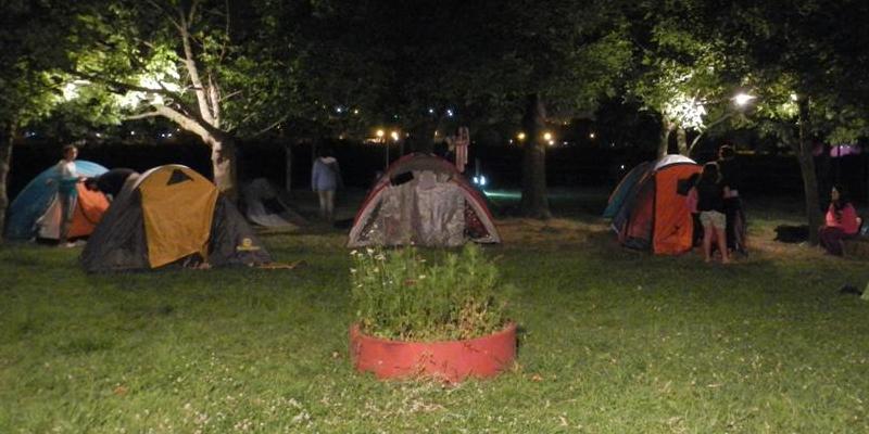 Campamento, cañuelas, acampar, escuelas, camping, educativo, grupo de chicos, salida educativa, exclusivo, fin de semana, pocos km, ezeiza, iniciarse al campamento, base, acampada, camping, acampar, cerca, capital, pocos km, lobos, cañuelas, san miguel del monte, uribelarrea, udaondo abott, campo, fogon, rustico, scouts, alquiler carpas, bolsa de dormir, linternas, parque4x4, smata, maximo paz, vicente casares, ezeiza, horno de barro, familia, chicos chicos, pequeños, primera experiencia, naturaleza, verde, salir, arboleda, quincho cerrado, seguridad, iluminación, fogón, parrilla, deportes aventura, quincho, juegos para chicos, juegos trepadores, casa en el árbol, escaladores, campestre, atardecer, la tranquera, general rodriguez, escuela de gimnasia, profesores, sevicios, viaje educativo, bosque, experiencia educativa, pileta, piscina, tobogan inflable, pelotero, mancha, deportes, cancha, futbol, voley, paseo nocturno, en caso de lluvia, transporte escolar, micro de alquiler, maestros de escuela, colegios, educación privada, viaje fin de curso, experiencia campamentil, colonia escolar, educación en el medio natural, Aula, Naturaleza, actividades físicas en el medio natural, educación Física, educación primaria, actividades físicas en la naturaleza, pre-campamento, colonia de vacaciones, vida en la naturaleza, tavien, prácticas en el medio natural; cuidado y preservación del medio ambiente, interpretación natural, campo privado, predio cerrado, integración, sholem, intercolegial, torneo, campo aventua, barrancas, lujan, puente de sogas, caminata nocturna, entorno controlado, construir, refugios, laguna, juego, grupo, charlas, iglesias, retiro espiritual, catequesis, campamentos catolicos, proyecto campamento, arborismo, baradero, dormies, granja, contingente, alojamiento, interpretación, mangrullo, plantas nativas, colonia suiza, programa educativo, san antonio de areco, los robles, campamento recreativo, armado de carpas, capilla del señor, excursiones de colegios, grupo scout.