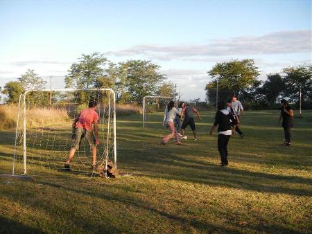 mangrullo quincho evento estancia campo cumpleaños bautismo asado lechon fin de semana quinta alquiler salon mesas y sillas vajilla voley futbol juegos para chicos plaza blanda rustica